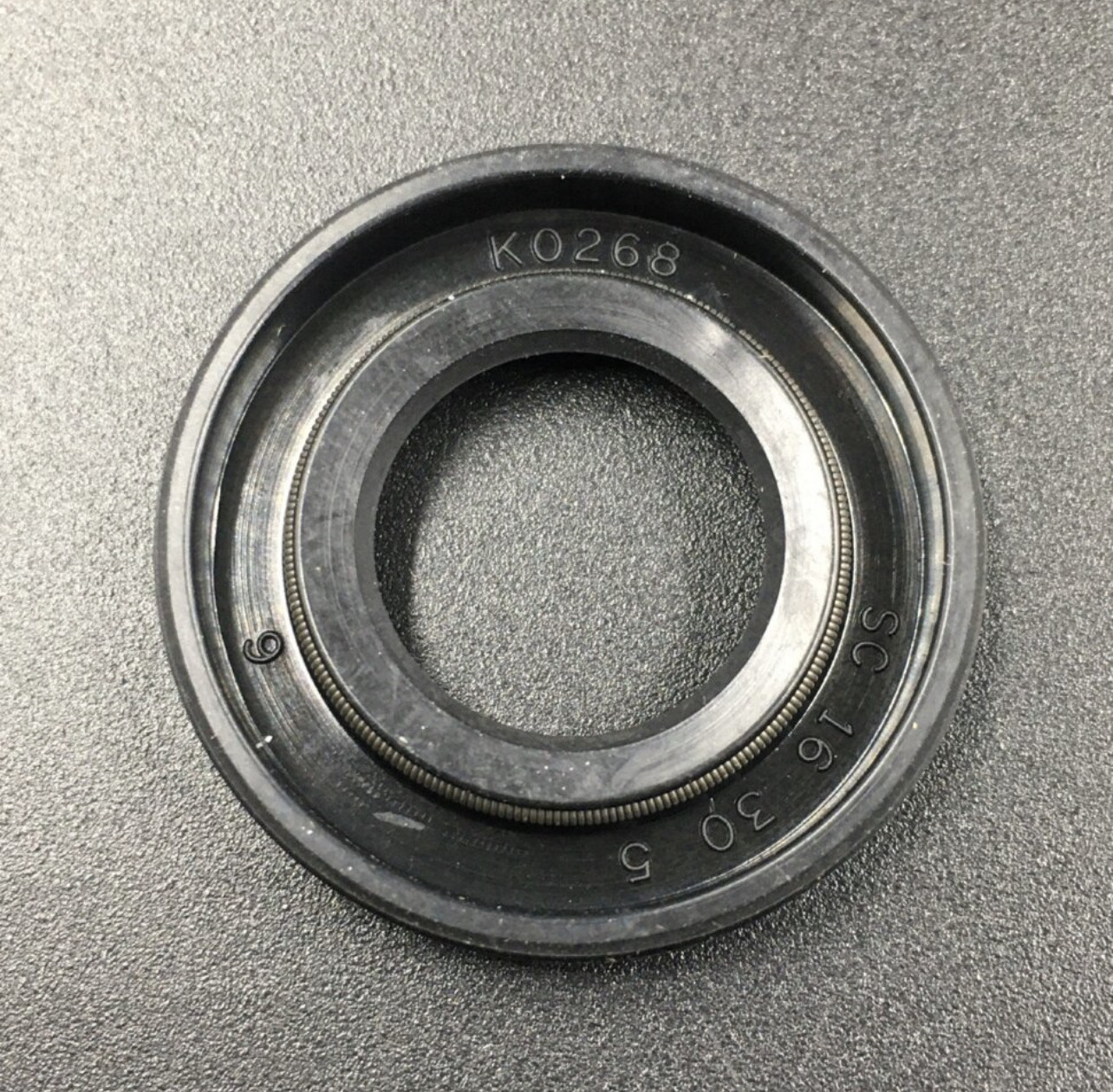 картинка Сальник Yamaha (93104-16M04; 93104-16M01; 93101-16M36) (16x30x5) (KACAWA) от магазина Одежда+