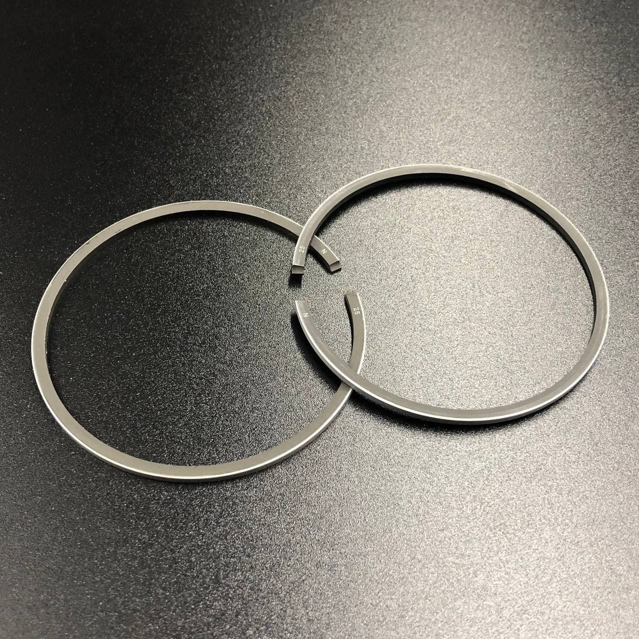 картинка Кольца поршневые, комплект на один поршень Yamaha 40-50 (0.25mm) (2Ring) (Omax) от магазина Одежда+